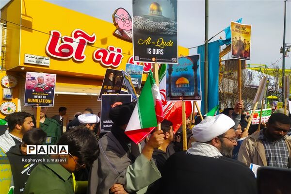 جلوه‌هایی از حضور گسترده مردم قم در راهپیمایی ۲۲ بهمن