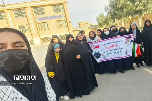 جلوه‌هایی از حضور گسترده مردم قم در راهپیمایی ۲۲ بهمن