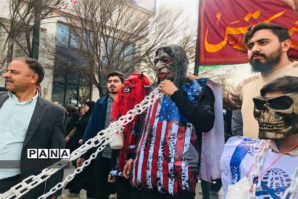 حضور پرشور آموزش و پرورش ناحیه سه مشهد در راهپیمایی 22بهمن