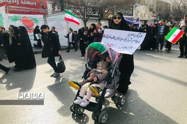 حضور پرشور آموزش و پرورش ناحیه سه مشهد در راهپیمایی 22بهمن