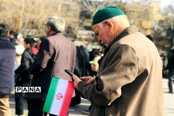 حضور پرشور آموزش و پرورش ناحیه سه مشهد در راهپیمایی 22بهمن