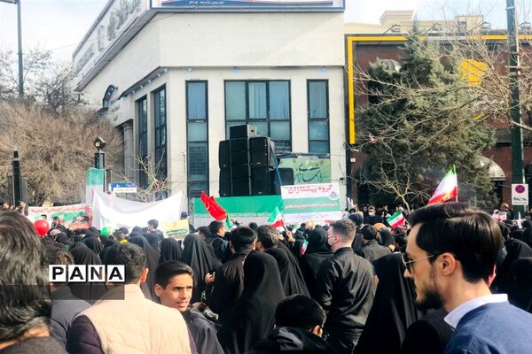 حضور پرشور آموزش و پرورش ناحیه سه مشهد در راهپیمایی 22بهمن