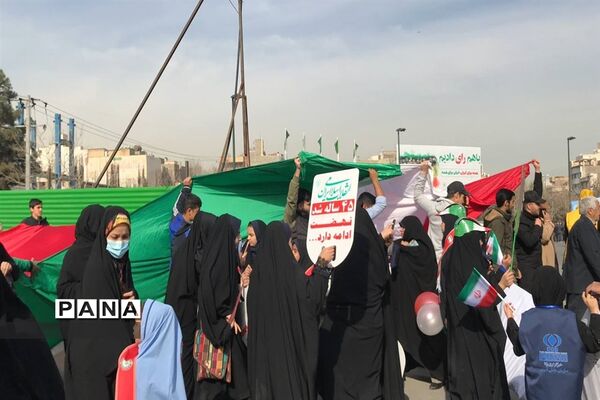 حضور پرشور آموزش و پرورش ناحیه سه مشهد در راهپیمایی 22بهمن