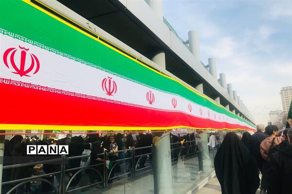 حضور پرشور آموزش و پرورش ناحیه سه مشهد در راهپیمایی 22بهمن