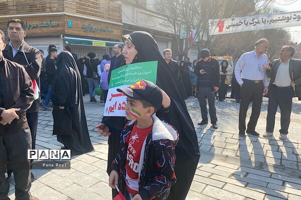 راهپیمایی پرشور مر‌دم شهرری و قیامدشت در گرامیداشت چهل و پنجمین سالگرد پیروزی انقلاب اسلامی ایران
