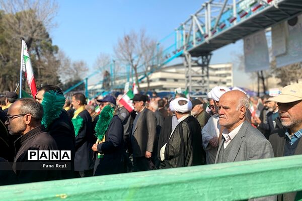 راهپیمایی پرشور مر‌دم شهرری و قیامدشت در گرامیداشت چهل و پنجمین سالگرد پیروزی انقلاب اسلامی ایران