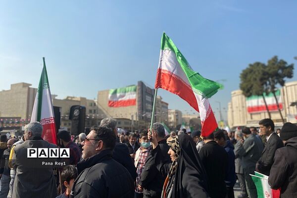 راهپیمایی پرشور مر‌دم شهرری و قیامدشت در گرامیداشت چهل و پنجمین سالگرد پیروزی انقلاب اسلامی ایران