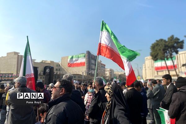 راهپیمایی پرشور مر‌دم شهرری و قیامدشت در گرامیداشت چهل و پنجمین سالگرد پیروزی انقلاب اسلامی ایران