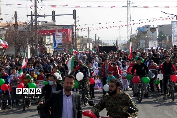 راهپیمایی پرشور مر‌دم شهرری و قیامدشت در گرامیداشت چهل و پنجمین سالگرد پیروزی انقلاب اسلامی ایران