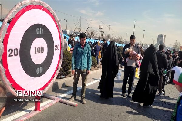 راهپیمایی ۲۲ بهمن ماه در میدان آزادی تهران