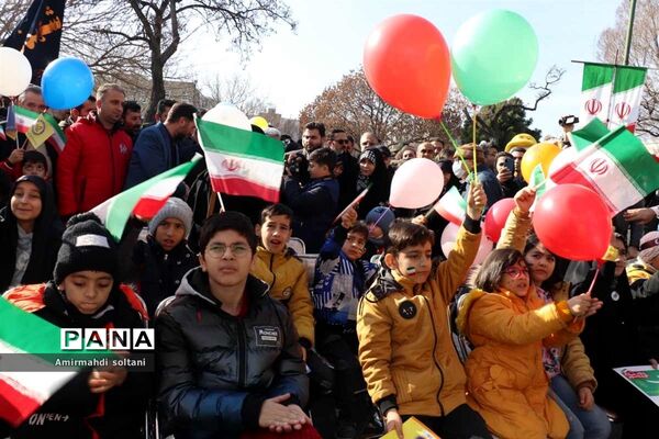 جلوه هایی از حضور مردم آذربایجان‌شرقی در راهپیمایی ۲۲ بهمن