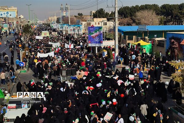 حضور چشم‌گیر مردم قرچک در راهپیمایی یوم‌الله ۲۲ بهمن