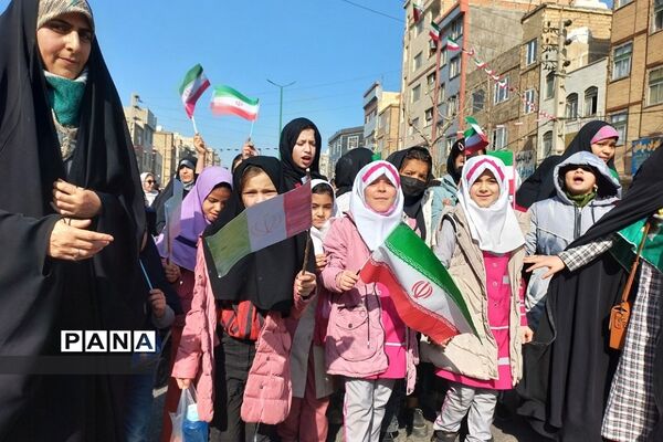 راهپیمایی باشکوه ۲۲ بهمن در بهارستان 2