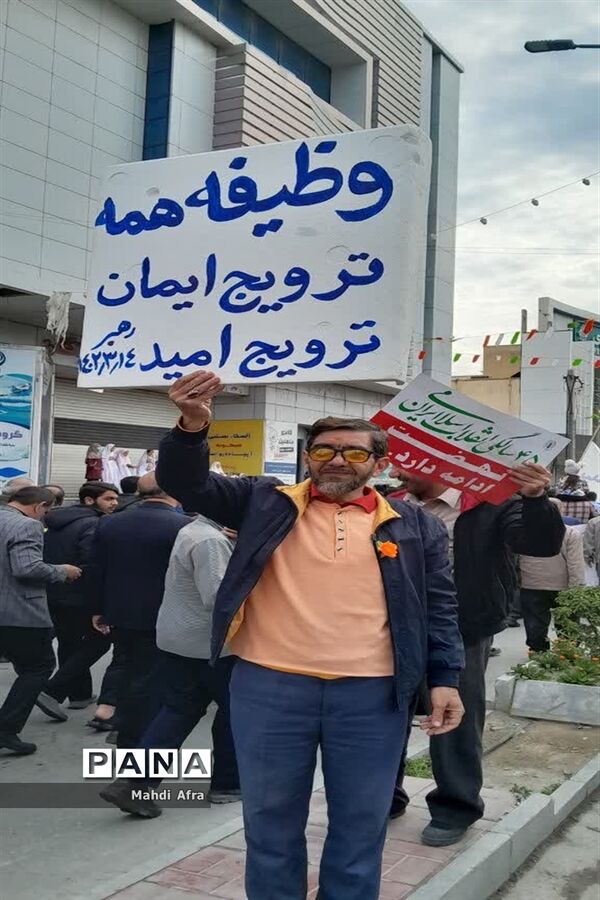حضور پرشور دانش‌آموزان و فرهنگیان بهبهانی در راهپیمایی یوم الله 22 بهمن ماه