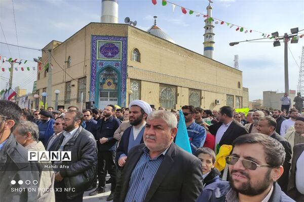 حضور پرشور دانش‌آموزان و فرهنگیان بهبهانی در راهپیمایی یوم الله 22 بهمن ماه