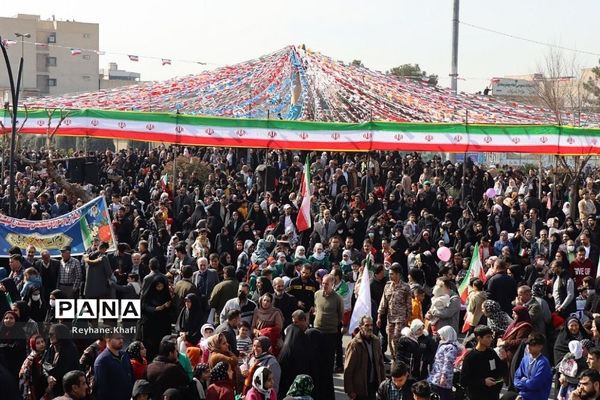 حضور پرشور مردم غیور پاکدشت در راهپیمایی 22 بهمن