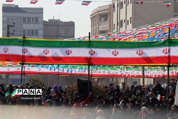 حضور پرشور مردم غیور پاکدشت در راهپیمایی 22 بهمن