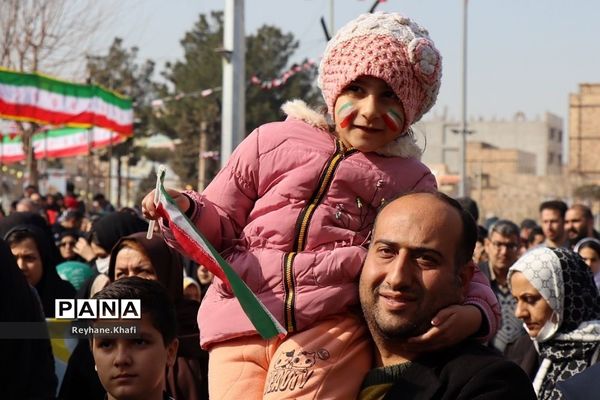 حضور پرشور مردم غیور پاکدشت در راهپیمایی 22 بهمن