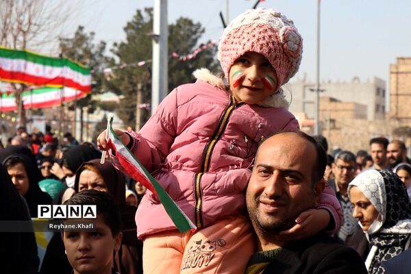 حضور پرشور مردم غیور پاکدشت در راهپیمایی 22 بهمن