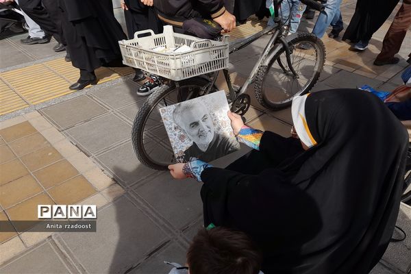 راهپیمایی پرشور دانش‌آموزان در روز 22بهمن