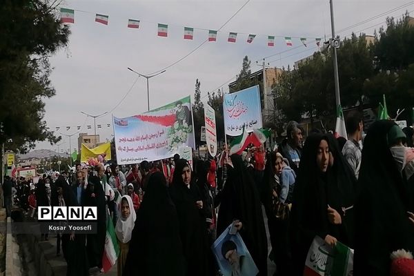 حضور مردم غیور بیرجندی در راهپیمایی یوم الله 22 بهمن