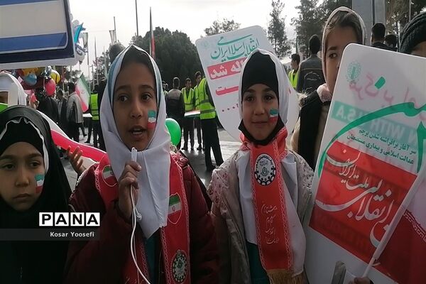 حضور مردم غیور بیرجندی در راهپیمایی یوم الله 22 بهمن