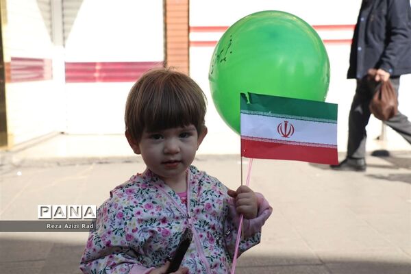بچه‌های انقلاب پای کار انقلاب