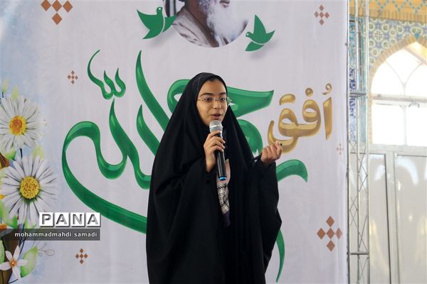 سرود 1357 نفره در مصلی شهرستان دلیجان