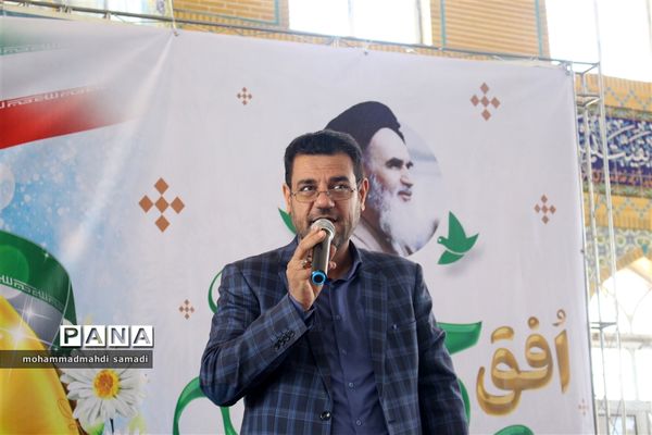 سرود 1357 نفره در مصلی شهرستان دلیجان