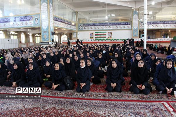 سرود 1357 نفره در مصلی شهرستان دلیجان