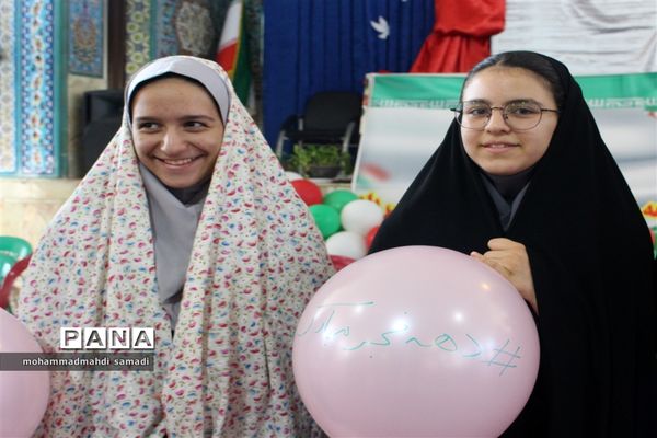 سرود 1357 نفره در مصلی شهرستان دلیجان