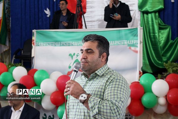 سرود 1357 نفره در مصلی شهرستان دلیجان