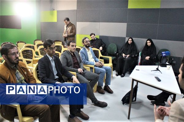 نشست صمیمی «محمد عکاف» با مدیران روابط عمومی نواحی آموزش و پرورش قم