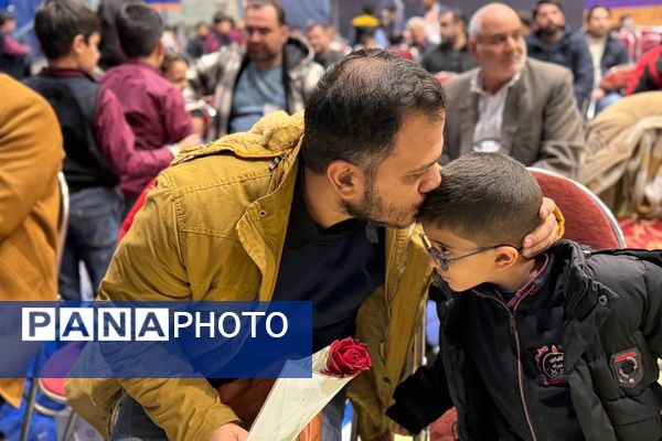 جشن روز پدر در سالن گلعباسی ورامین ؛ حضوریک هزار نفر از  پدران دانش آموزان گل‌های نمونه