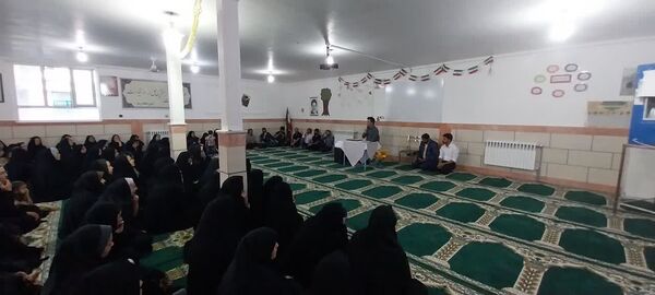 اولین جلسه انجمن اولیا و مربیان دبستان شهید عباسپور روستای عارف آباد کاشمر