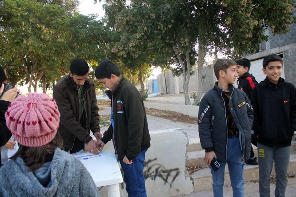 پیاده‌روی خانوادگی در روستای هلیله شهرستان بوشهر 