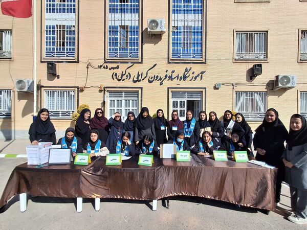 انتخابات شورای دانش آموزی در دبیرستان وکیلی ۹