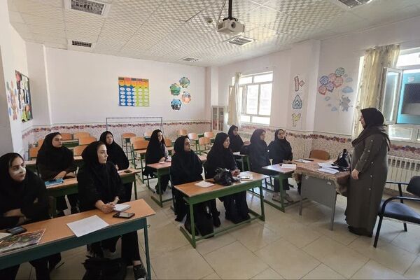 توسعه شایستگی حرفه‌ای مربیان کودکستان‌های بافق و بهاباد