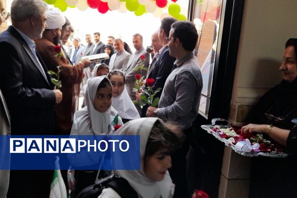 طلوع علم در مدرسه روشنگر با نغمه زنگ مهر