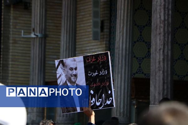 وداع با پیکر مطهر شهید حسین امیرعبدالهیان در شهرستان ری