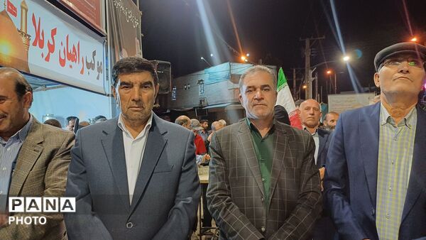 شبِ همدلی و حضور پرشورکوهدشتی‌ها در میدان امام خمینی(ره)