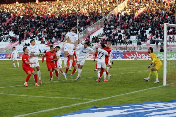 بازی تراکتور و ملوان در تبریز