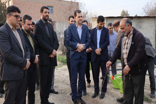 آیین روز درختکاری در هنرستان کشاورزی شهید باهنر پاکدشت 
