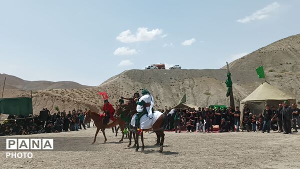 مراسم نمادین تعزیه خوانی در روز عاشورای حسینی در شهر بار نیشابور