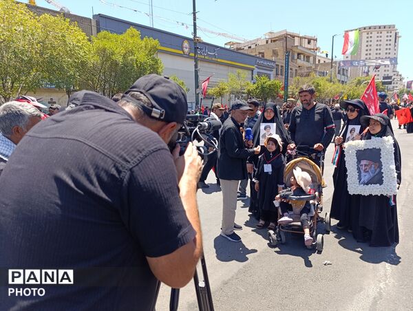 سیل فرا تصور زائران در روز تشییع پیکر رهبر شهید امت اسلامی
