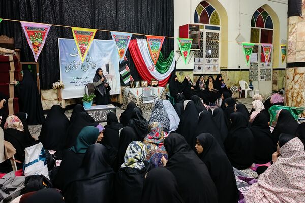 مراسم معنوی اعتکاف دانش‌آموزی(دختران) در مساجد کرمانشاه 