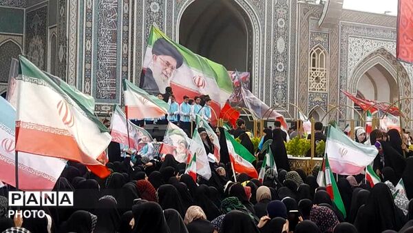 اجتماع بزرگ مشت‌های گره کرده در مشهد