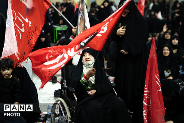 عزاداری زائران حضرت معصومه(س) در مجلس بزرگداشت رهبر شهید