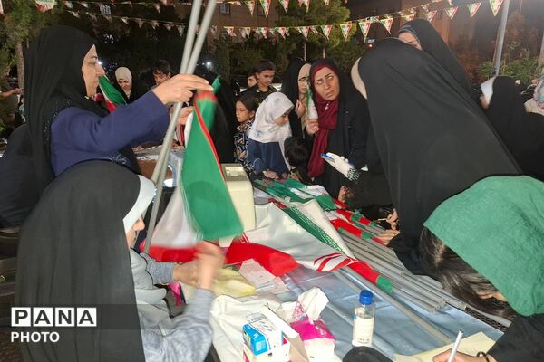 برای حفظ ایران، سنگر ما خیابان