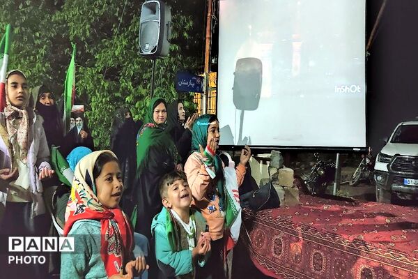 پرچم عزت را می‌بریم بالا 